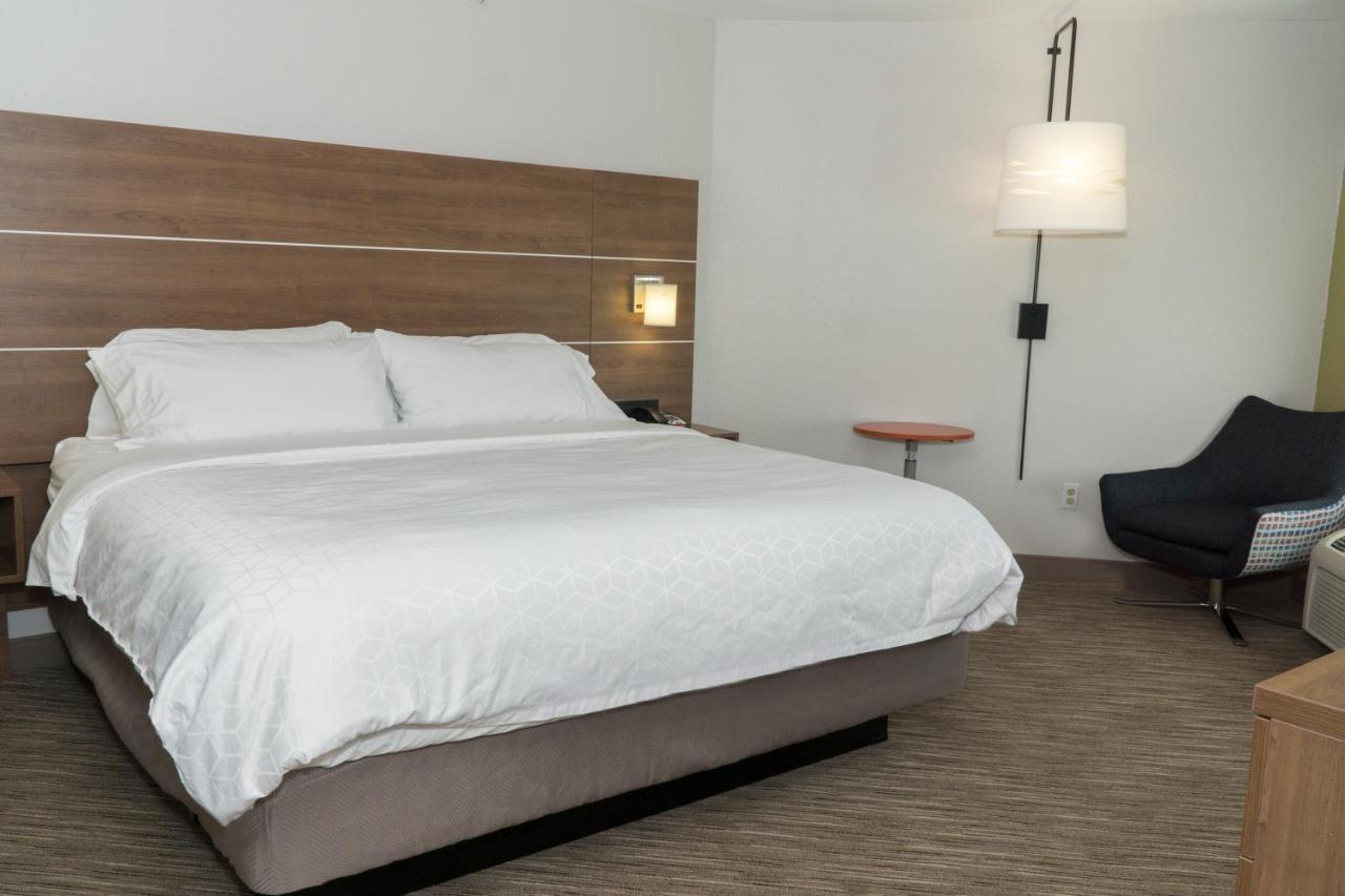 Holiday Inn Express Hotel & Suites Madison By Ihg Esterno foto