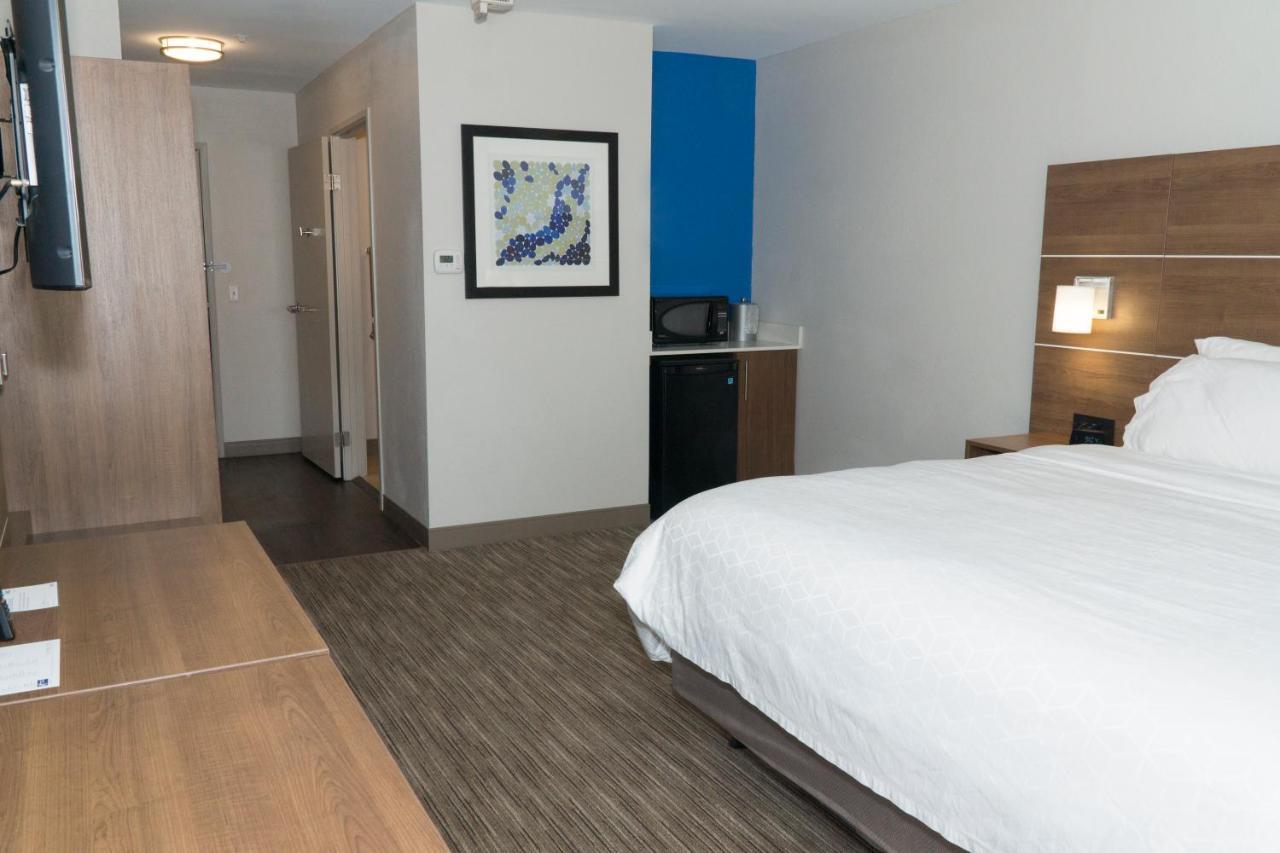 Holiday Inn Express Hotel & Suites Madison By Ihg Esterno foto