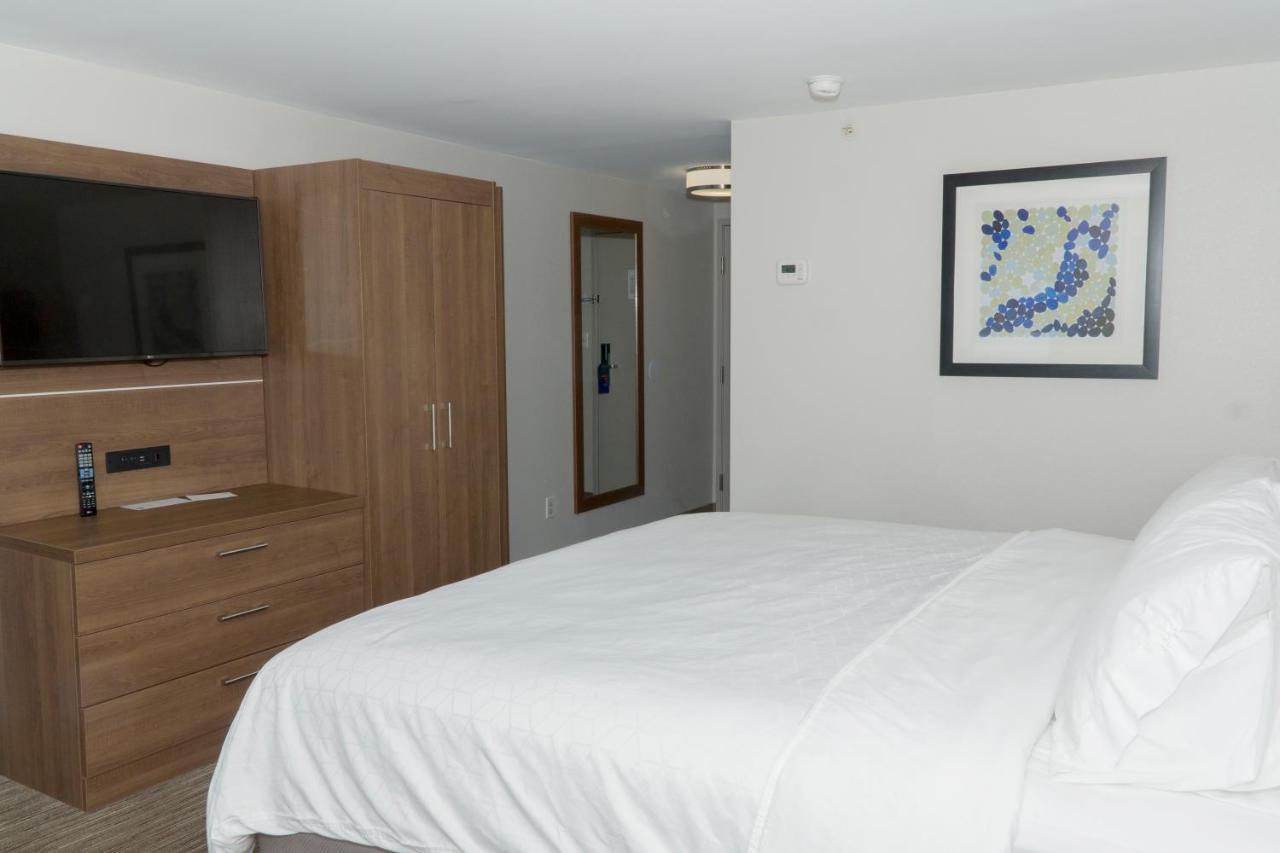 Holiday Inn Express Hotel & Suites Madison By Ihg Esterno foto
