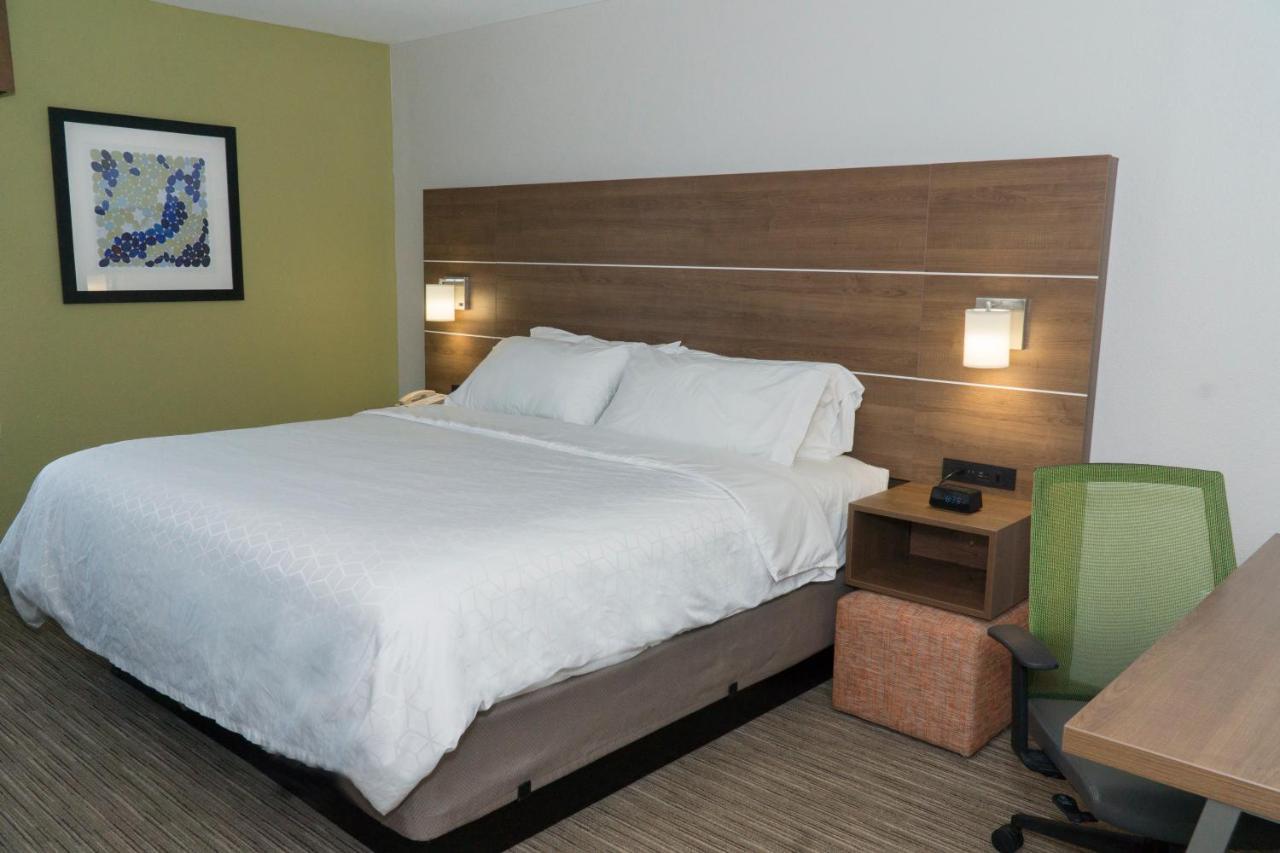 Holiday Inn Express Hotel & Suites Madison By Ihg Esterno foto