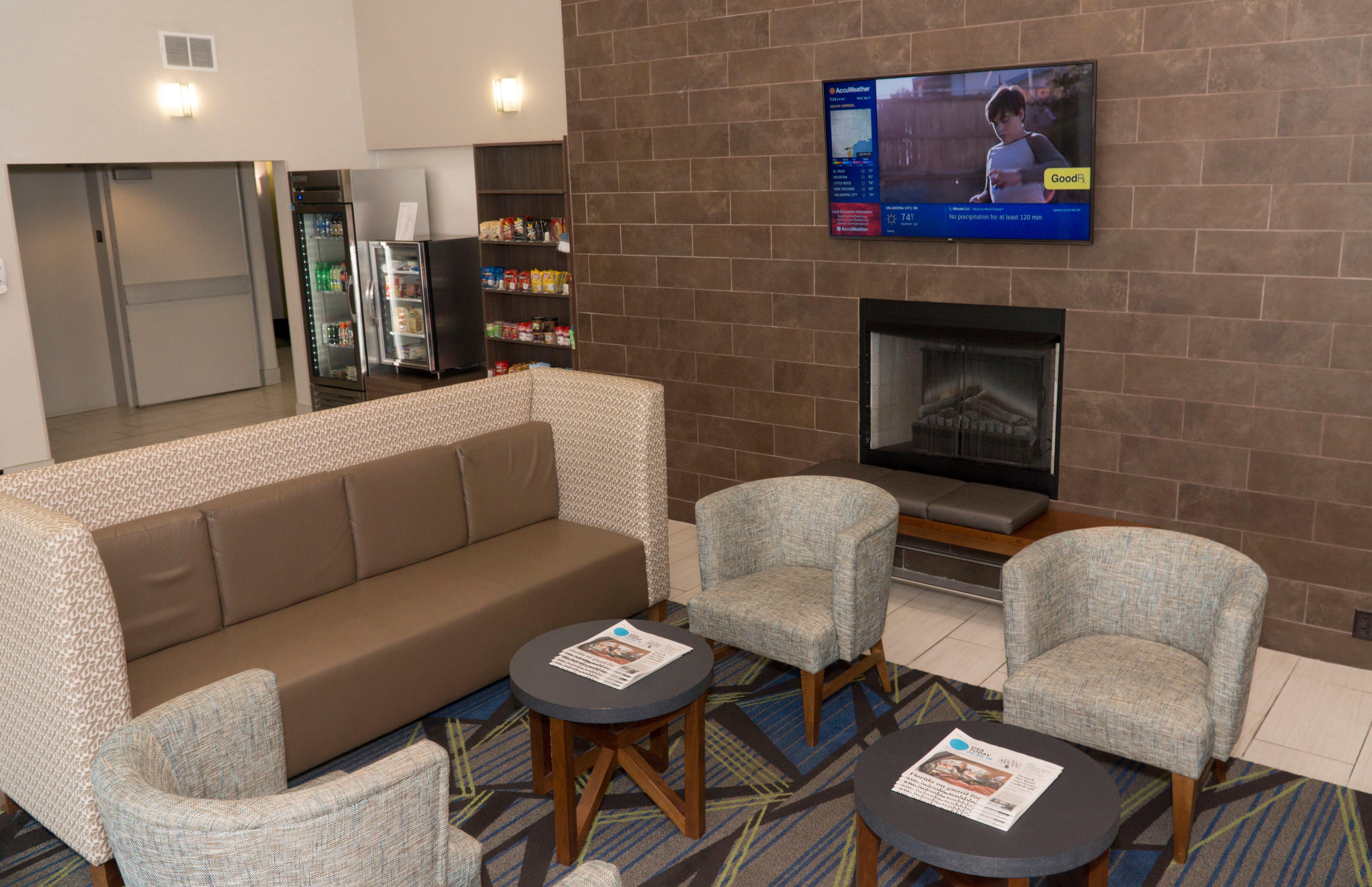 Holiday Inn Express Hotel & Suites Madison By Ihg Esterno foto