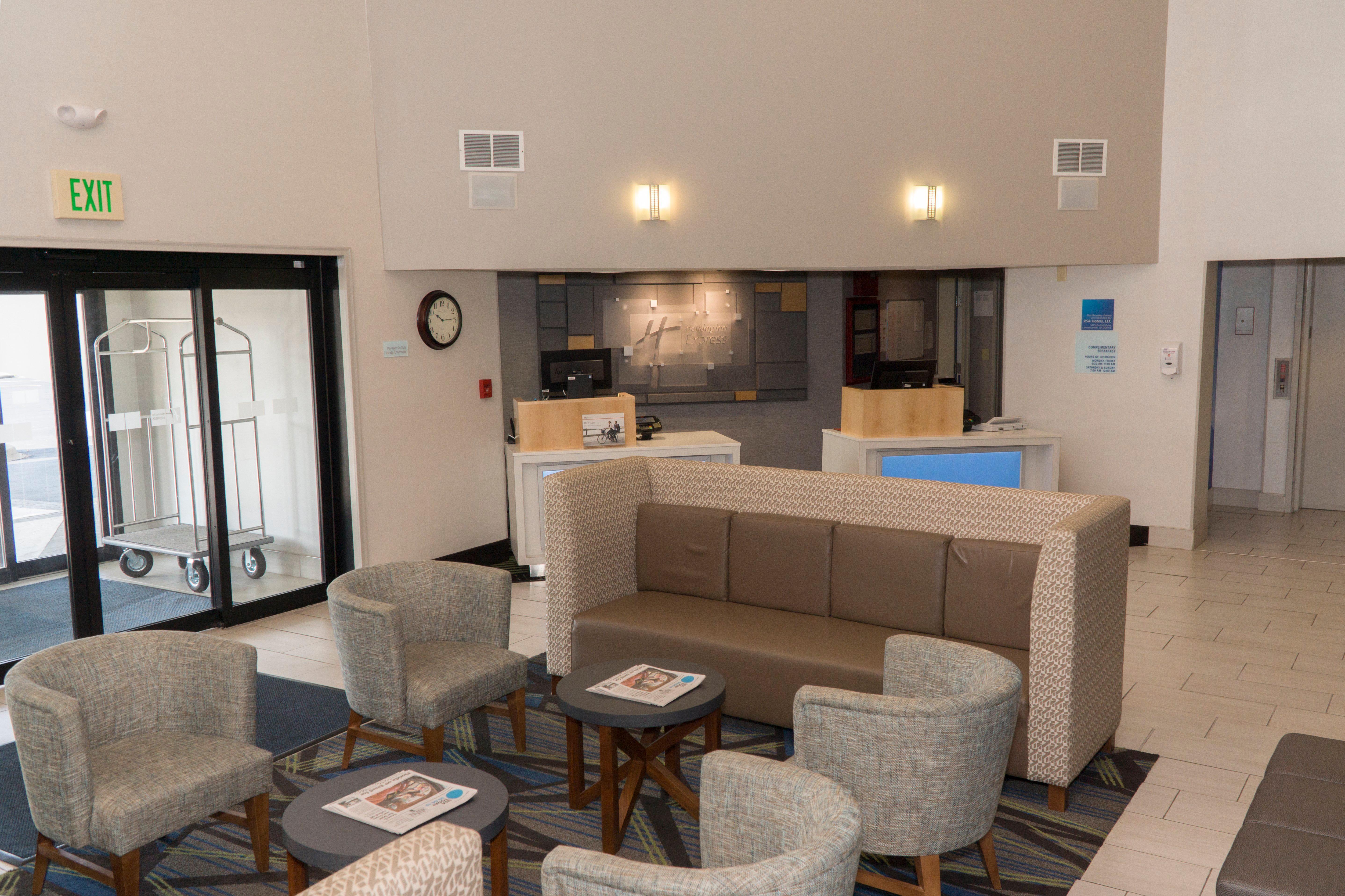Holiday Inn Express Hotel & Suites Madison By Ihg Esterno foto
