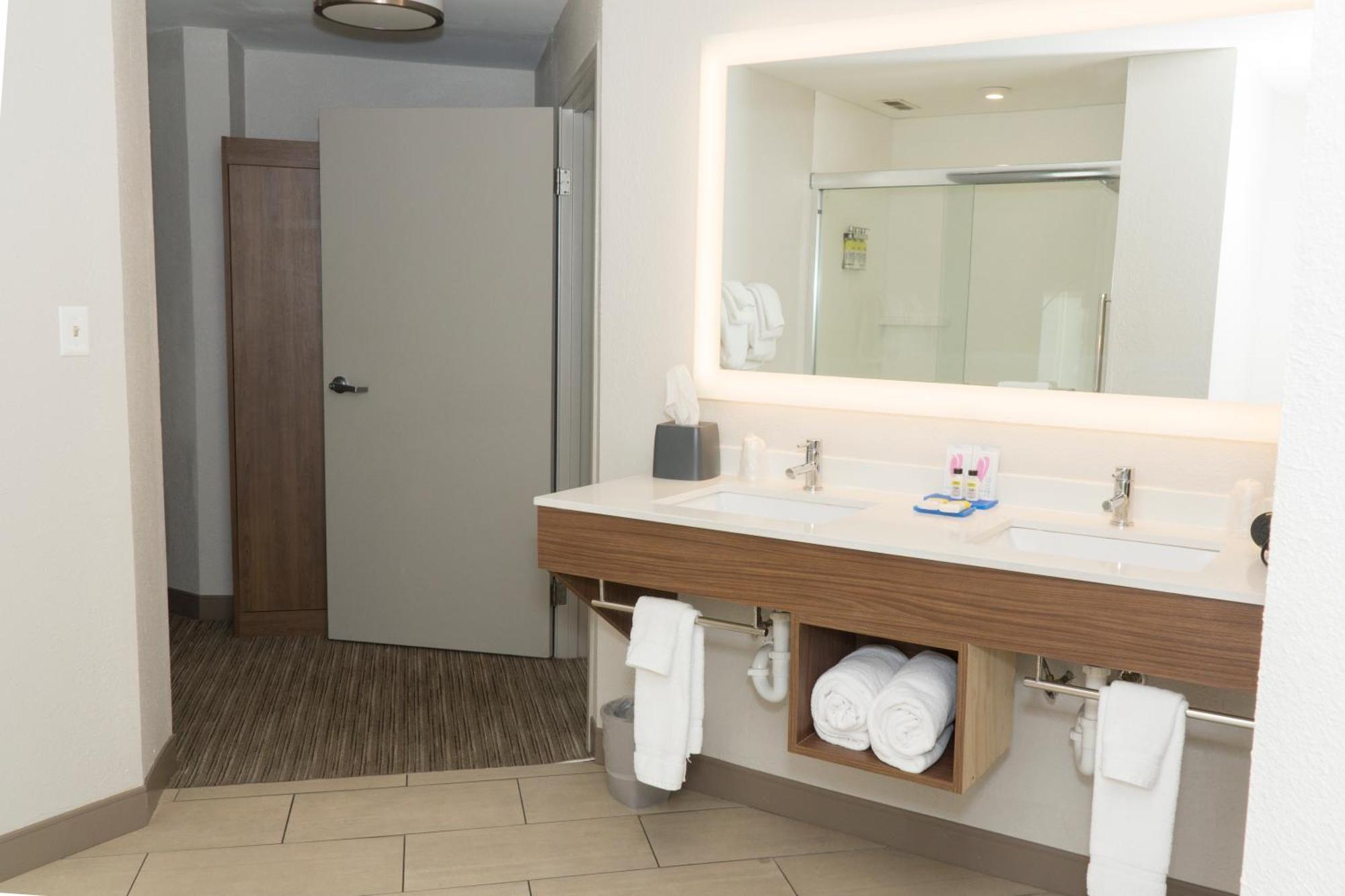 Holiday Inn Express Hotel & Suites Madison By Ihg Camera foto