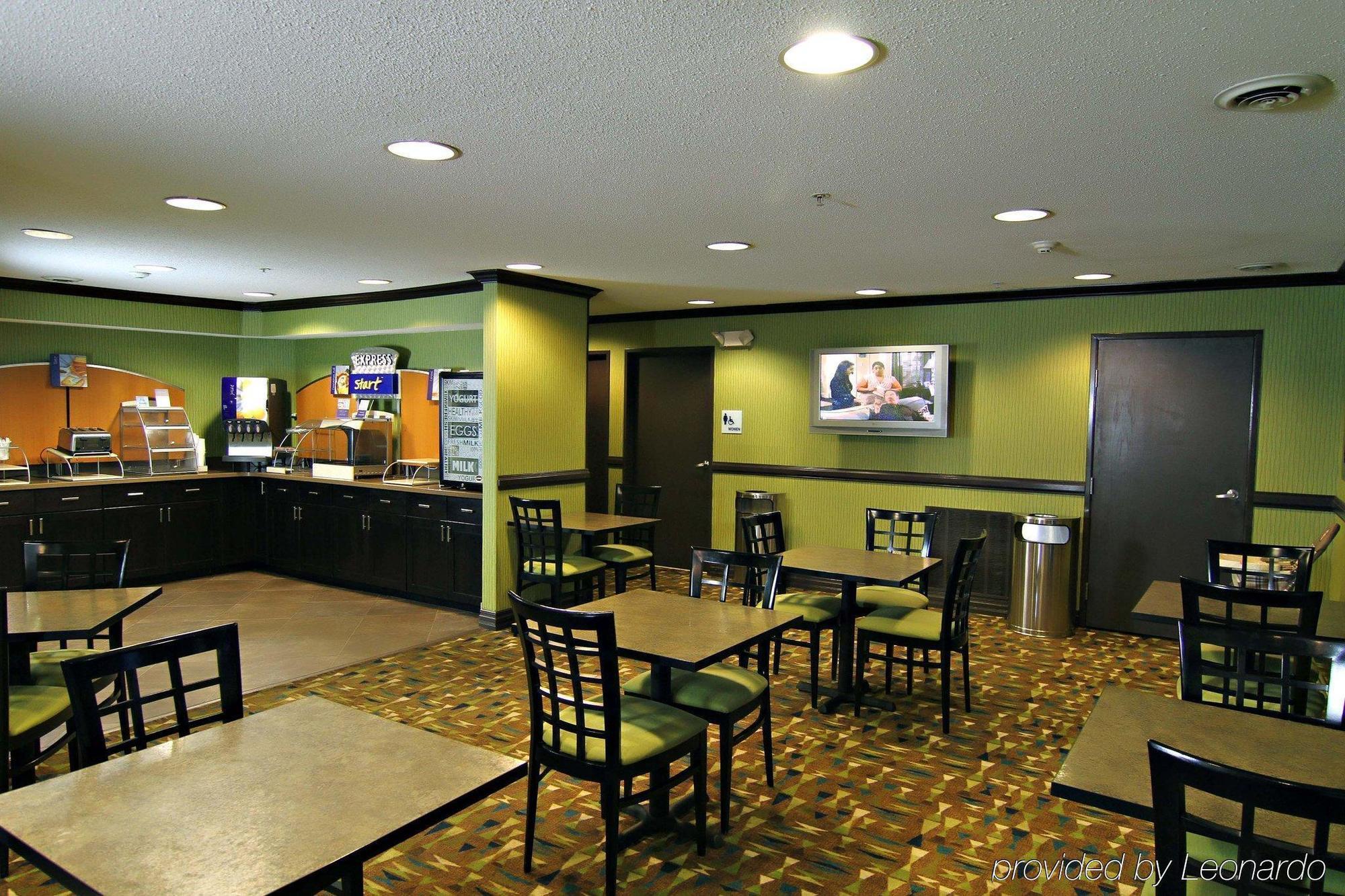 Holiday Inn Express Hotel & Suites Madison By Ihg Esterno foto