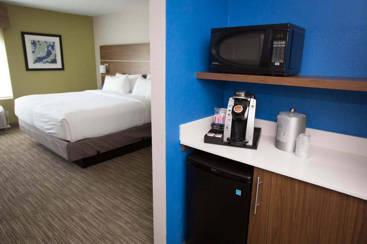 Holiday Inn Express Hotel & Suites Madison By Ihg Esterno foto